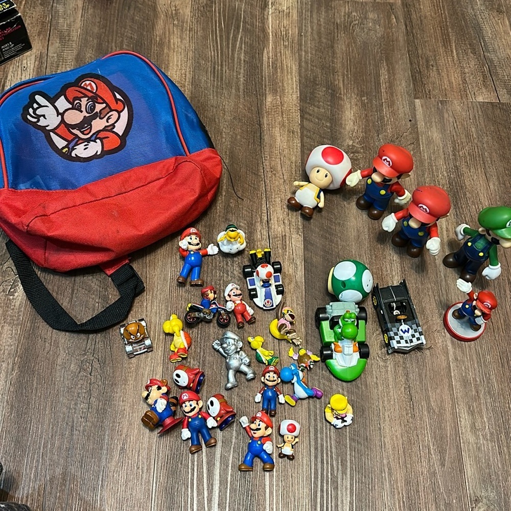 Super Mario Nintendo Figures Toys & Backpack Bundle‎